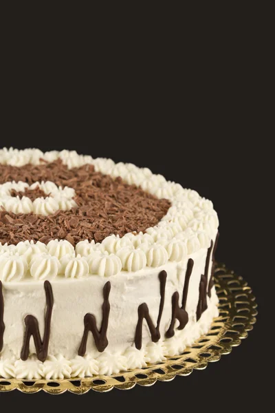 Κέικ σοκολάτας σε καφέ φόντο — Φωτογραφία Αρχείου