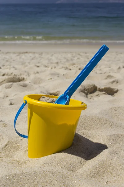 Beach bucket and shovel — Stock Photo, Image