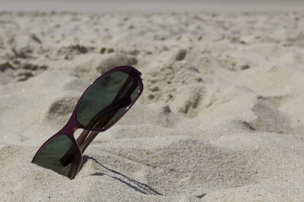 Sunglasses on the sand — Stock Photo, Image