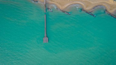 Gela City, Caltanissetta, Sicilya, İtalya ve Avrupa 'daki Müttefik İskelesinin Günbatımında Hava Görüntüsü