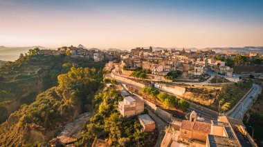 Mazzarino 'nun Sunrise, Caltanissetta, Sicilya, İtalya ve Avrupa' daki muhteşem manzarası