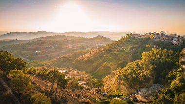 Mazzarino 'nun Sunrise, Caltanissetta, Sicilya, İtalya ve Avrupa' daki muhteşem manzarası