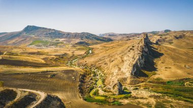 Ayrıca Riesi ve Sommatino yakınlarındaki Sar Nehri Vadisi, Caltanissetta ili, Sicilya, İtalya, Avrupa