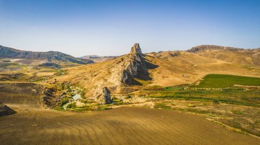 Ayrıca Riesi ve Sommatino yakınlarındaki Sar Nehri Vadisi, Caltanissetta ili, Sicilya, İtalya, Avrupa
