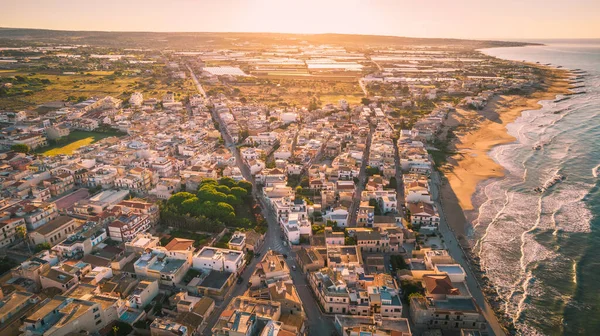 Şafak vakti Donnalucata ve Akdeniz 'in büyüleyici Panoraması, Scicli, Ragusa, Sicilya, İtalya, Avrupa--