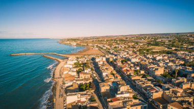 Şafak vakti Donnalucata ve Akdeniz 'in büyüleyici Panoraması, Scicli, Ragusa, Sicilya, İtalya, Avrupa--
