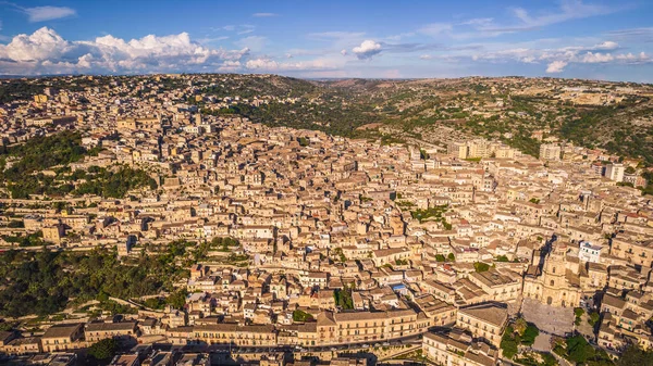 Yukarıdan harika Modica Şehir Merkezi Manzarası Ragusa, Sicili, İtalya, Avrupa, Dünya Mirası Bölgesi