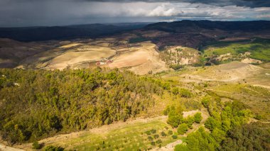 Mazzarino, Caltanissetta, Sicilya, İtalya ve Avrupa yakınlarındaki Erei Dağlarının Hava Görüntüsü