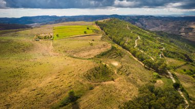 Mazzarino, Caltanissetta, Sicilya, İtalya ve Avrupa yakınlarındaki Erei Dağlarının Hava Görüntüsü