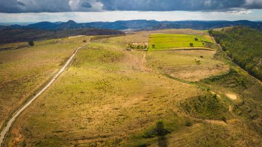 Mazzarino, Caltanissetta, Sicilya, İtalya ve Avrupa yakınlarındaki Erei Dağlarının Hava Görüntüsü