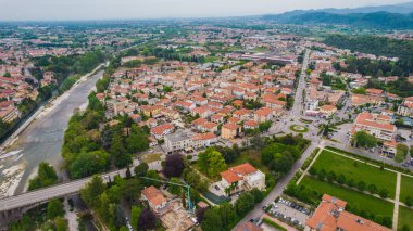 Bassano del Grappa, Vicenza, Veneto, İtalya, Avrupa 'nın Hava Görüntüsü