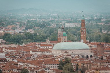 Berico Dağı, Veneto, İtalya, Avrupa, Dünya Mirası Bölgesi 'nden Bazilika Palladiana ve Vicenza Skyline manzarası