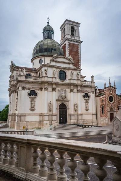 Vicenza, Veneto, İtalya, Avrupa, Dünya Mirası Bölgesi 'ndeki Berico Dağı' ndaki Aziz Mary Kilisesi manzarası