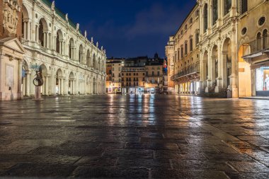 Vicenza, Veneto, İtalya, Avrupa, Dünya Mirası Bölgesi 'nde Basilica Palladiana ve Piazza dei Signori Gece Manzarası
