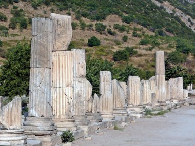 sütunları bir antik cadde boyunca