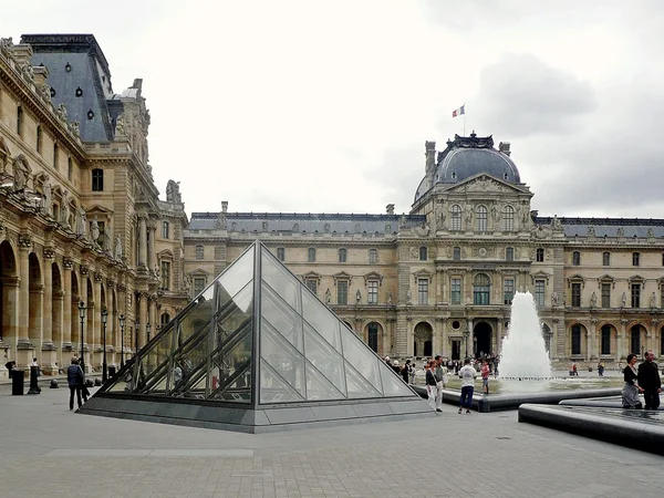 Patio del Louvre —  Fotos de Stock