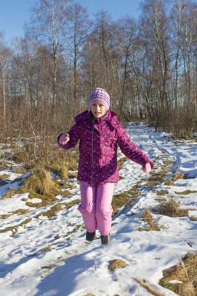 Girl jump in forest — Stock Photo, Image