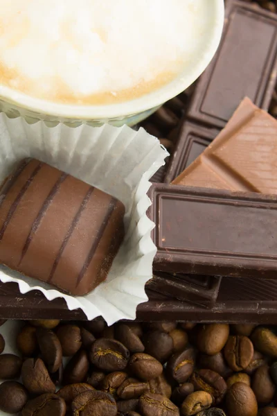 Schokolade auf Cofee Hintergrund — Stockfoto