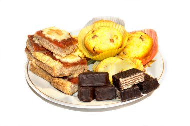 beyaz zemin üzerine tepside kurabiye