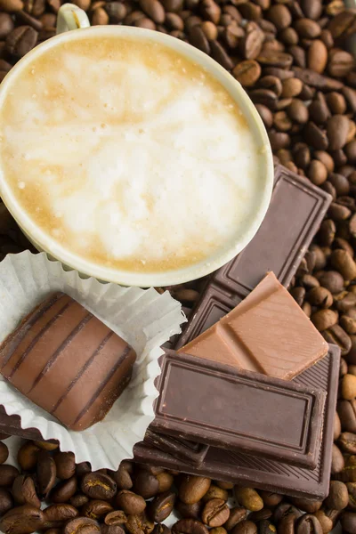 초콜릿 커피 콩 배경 — 스톡 사진