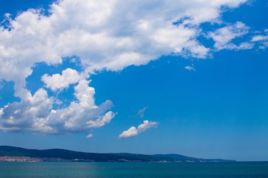 Deniz ve gökyüzü manzarası