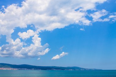Deniz ve gökyüzü manzarası
