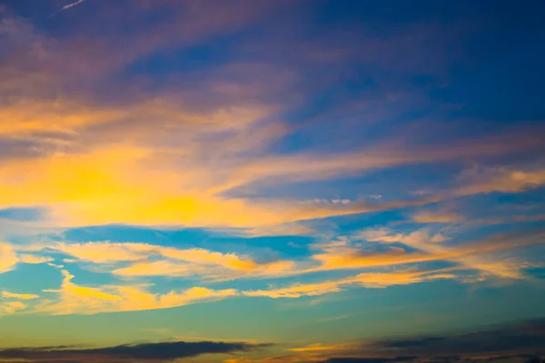 Tramonto cielo con nuvole di sfondo — Foto Stock