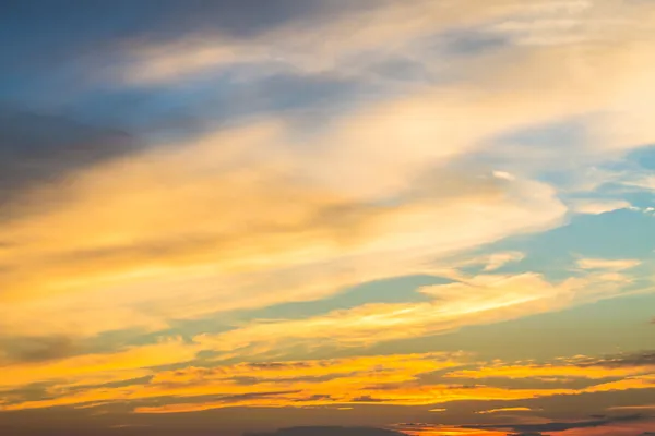 Ljusa solnedgång himmel bakgrund — Stockfoto