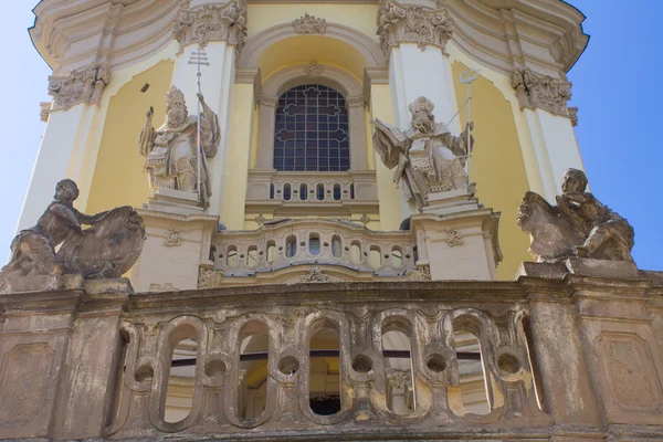 Архитектурные детали старого собора — стоковое фото