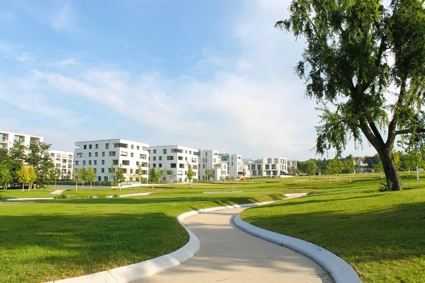 Modern park ve evler