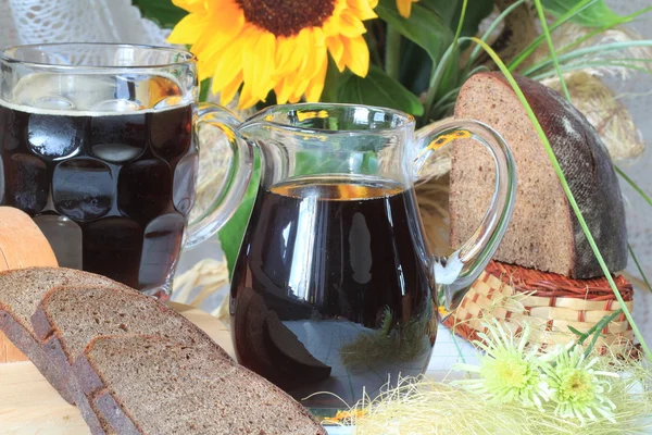 Jug and mug of kvass — Stock Photo, Image