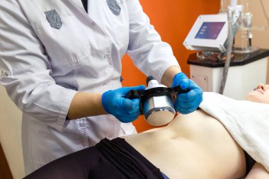 Anti-selülit masajının donanım boşluğu. Kilo kaybı için radyo frekans boşluğu.