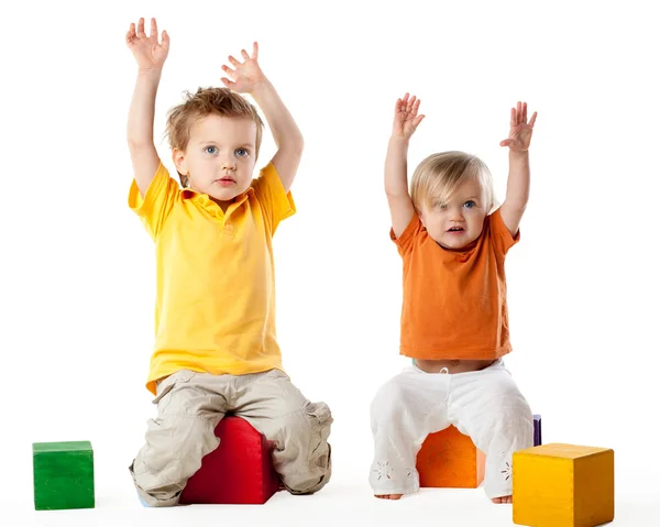 Little kids plays with cubes — Stock Photo, Image