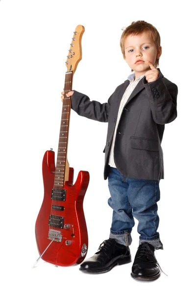 Petit garçon avec guitare électrique sur fond blanc — Photo