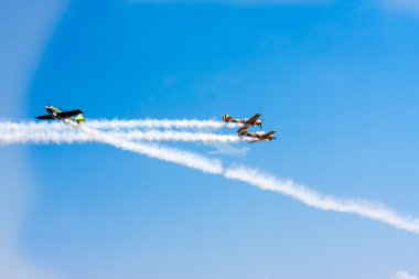 Romen akrobasi ekibi (Iacarii Acrobati) ve Jurgis Kairys Suceava Havacılık Fuarında gerçekleştirmek