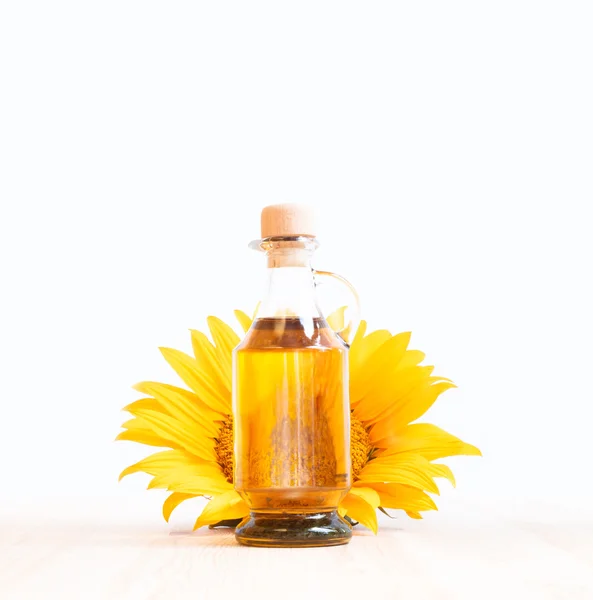 Flasche Sonnenblumenöl. — Stockfoto
