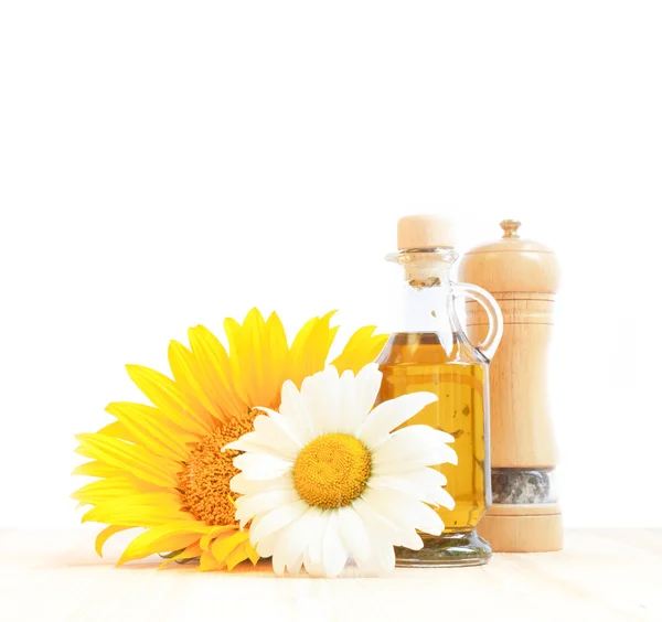 Flasche Sonnenblumenöl. — Stockfoto