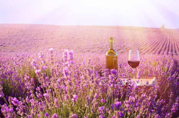 бутылка вина.