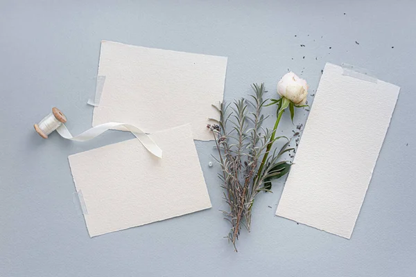 Romantische Lavendel-Attrappe. Hochzeitseinladungskarte. — Stockfoto