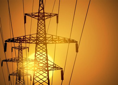 Günbatımı gökyüzünde yüksek voltaj kulesi