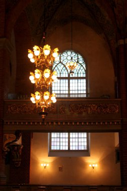 droplight ve bir kilise pencere