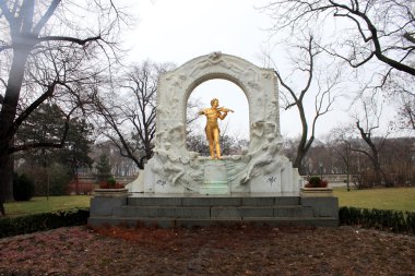 Viyana strauss'ın altın heykeli