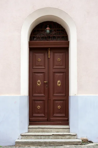 Стара церква двері — стокове фото