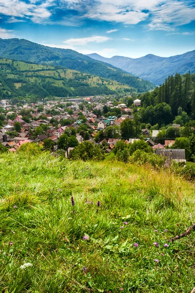 Город в горах — стоковое фото