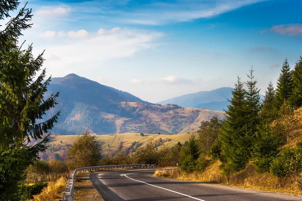 Strada in alta montagna — Foto Stock