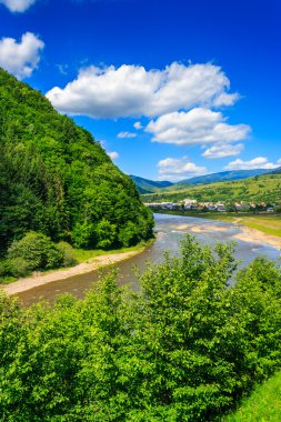 dağlık bir alanda Köyü