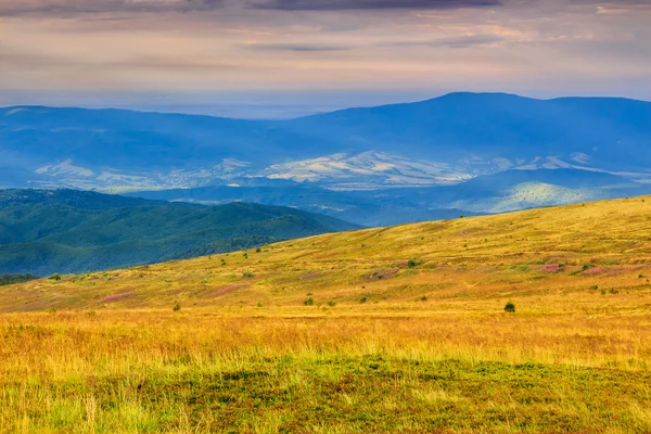 Campos em alta montanha — Fotografia de Stock