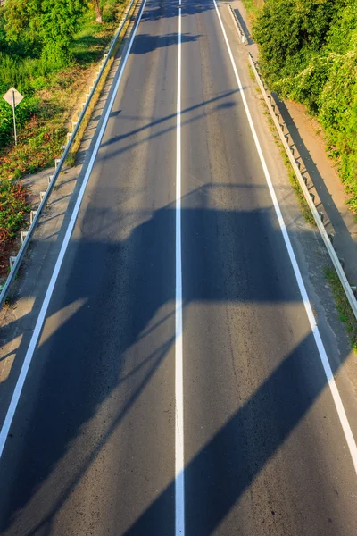 Sombra temprana en un camino vacío —  Fotos de Stock