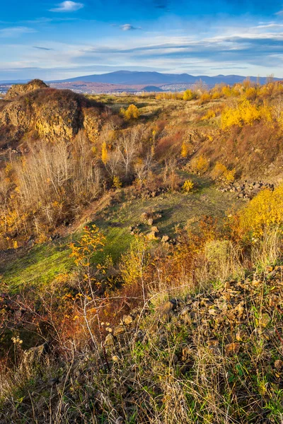 Valley and far away mountain range in autumn. horizontal — Stock Photo, Image