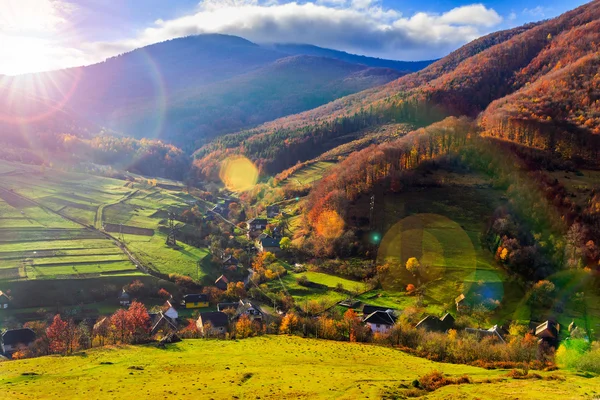 Light beam falls on hillside with autumn forest in mountain — Stock Photo, Image